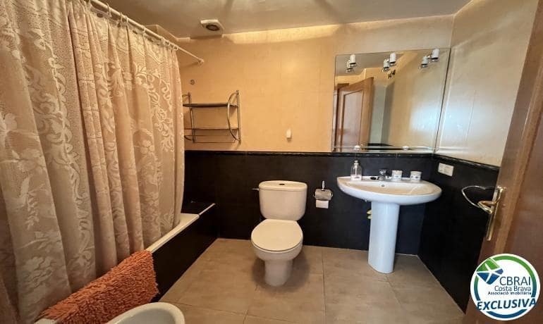 3 bedroom Apartment for sale in Roses - € 287,000 (Ref: 9440013)