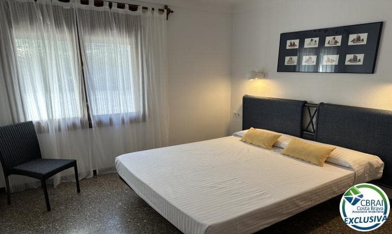 1 bedroom Apartment for sale in Roses with garage - € 255,000 (Ref: 9440014)