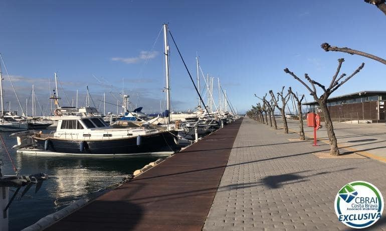 1 bedroom Apartment for sale in Roses with garage - € 255,000 (Ref: 9440014)