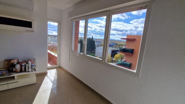 Appartement de 4 chambres à louer à Figueres - 559 € (Ref: 9446241)