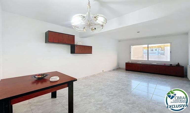 2 bedroom Apartment for sale in Roses - € 185,000 (Ref: 9446242)