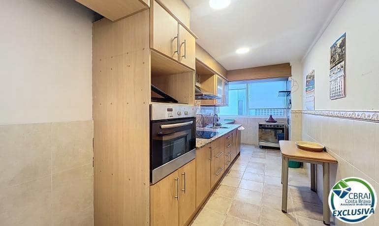 2 bedroom Apartment for sale in Roses - € 185,000 (Ref: 9446242)
