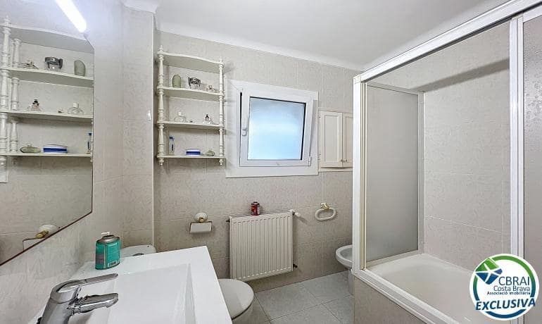 2 bedroom Apartment for sale in Roses - € 185,000 (Ref: 9446242)