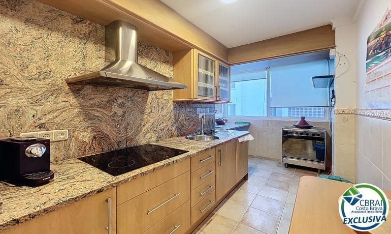 2 bedroom Apartment for sale in Roses - € 185,000 (Ref: 9446242)