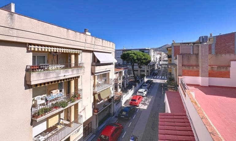 3 bedroom Apartment for sale in Roses - € 185,000 (Ref: 9446243)