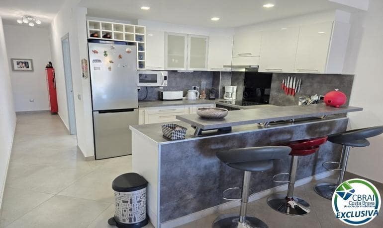 2 bedroom Apartment for sale in Empuriabrava with pool garage - € 249,000 (Ref: 9494528)