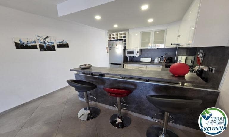 2 bedroom Apartment for sale in Empuriabrava with pool garage - € 249,000 (Ref: 9494528)