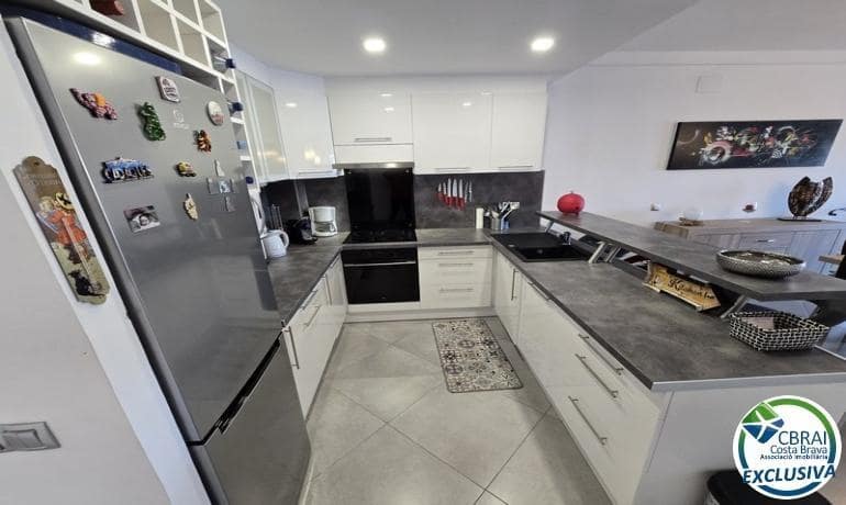 2 bedroom Apartment for sale in Empuriabrava with pool garage - € 249,000 (Ref: 9494528)