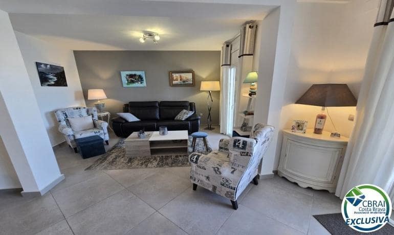 2 bedroom Apartment for sale in Empuriabrava with pool garage - € 249,000 (Ref: 9494528)