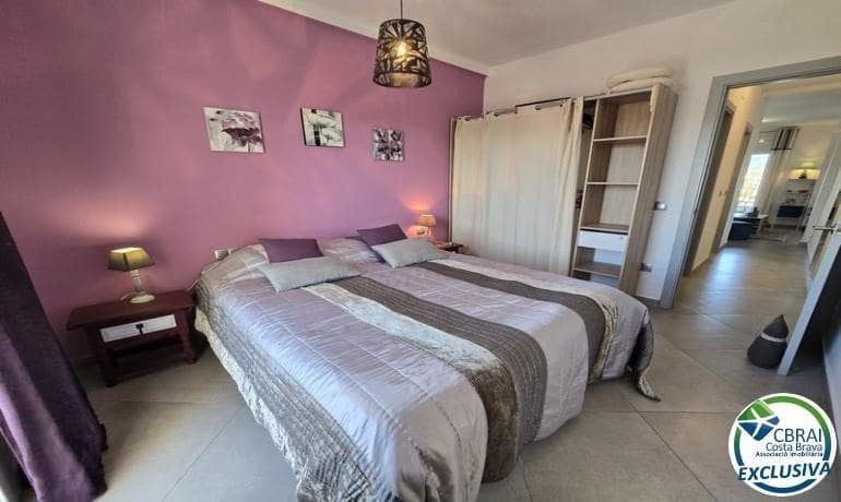 2 bedroom Apartment for sale in Empuriabrava with pool garage - € 249,000 (Ref: 9494528)