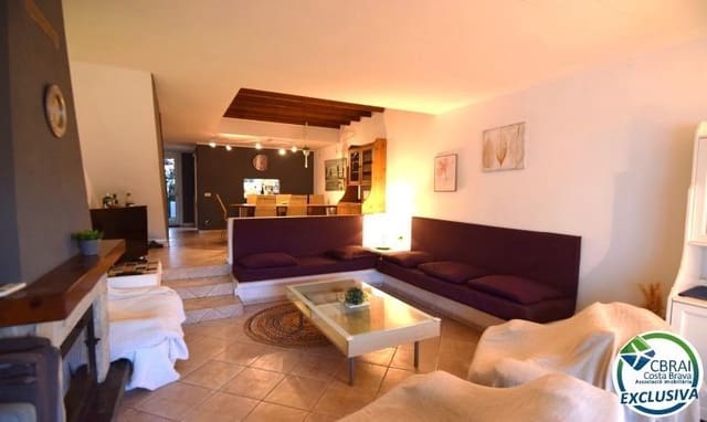 4 soveværelse Byhus til salg i Empuriabrava, Castelló d'Empúries - € 500.000 (Ref: 9497135)