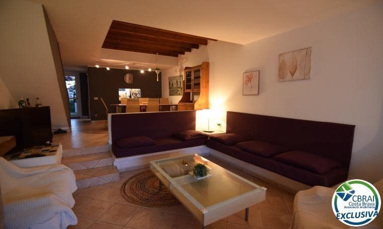 4 soveværelse Byhus til salg i Empuriabrava - € 500.000 (Ref: 9497135)