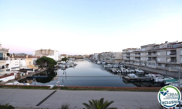 4 soveværelse Byhus til salg i Empuriabrava - € 500.000 (Ref: 9497135)