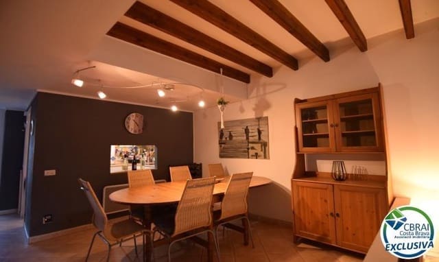 4 soveværelse Byhus til salg i Empuriabrava, Castelló d'Empúries - € 500.000 (Ref: 9497135)