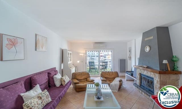 Casa de 4 habitaciones en Empuriabrava, Castelló d'Empúries en venta - 455.000 € (Ref: 9497135)