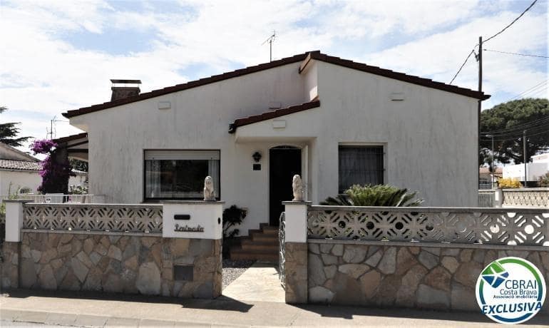 2 bedroom Villa for sale in Roses with garage - € 350,000 (Ref: 9502207)