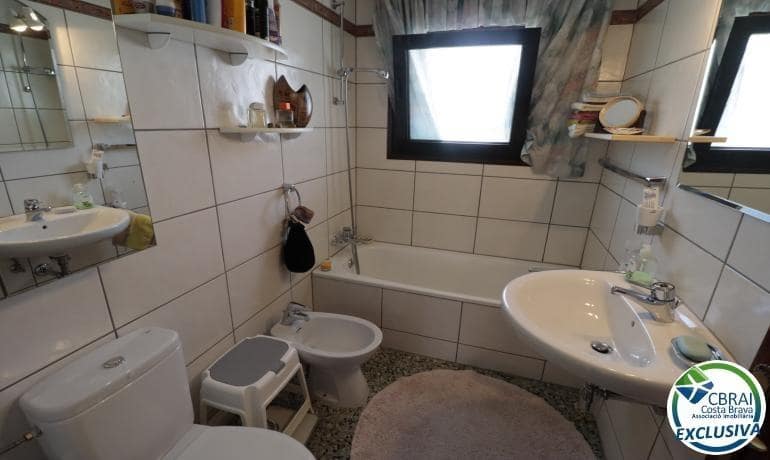 2 bedroom Villa for sale in Roses with garage - € 350,000 (Ref: 9502207)