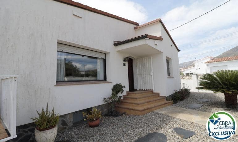 2 bedroom Villa for sale in Roses with garage - € 350,000 (Ref: 9502207)