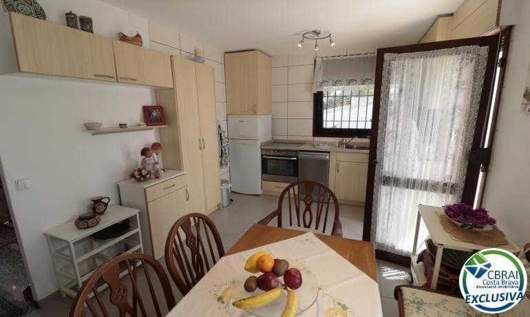 2 bedroom Villa for sale in Roses with garage - € 350,000 (Ref: 9502207)