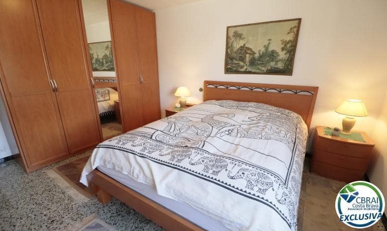 2 bedroom Villa for sale in Roses with garage - € 350,000 (Ref: 9502207)