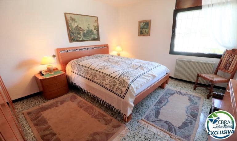 2 bedroom Villa for sale in Roses with garage - € 350,000 (Ref: 9502207)