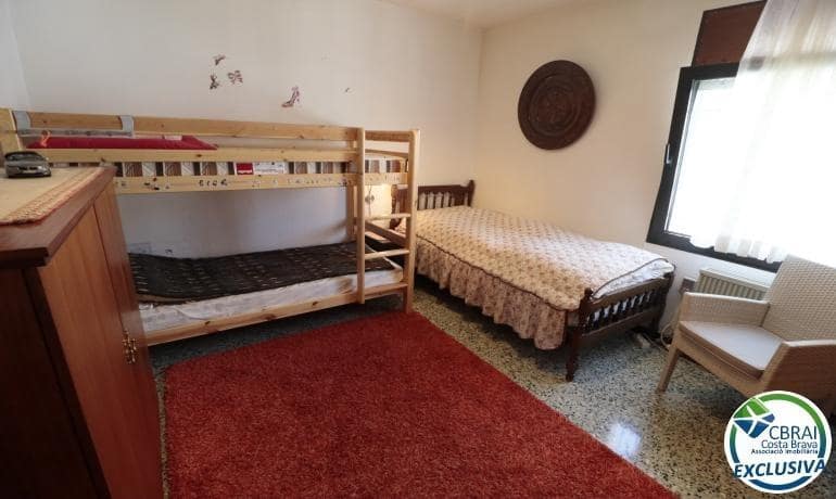 2 bedroom Villa for sale in Roses with garage - € 350,000 (Ref: 9502207)