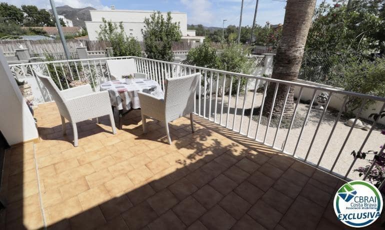 2 bedroom Villa for sale in Roses with garage - € 350,000 (Ref: 9502207)