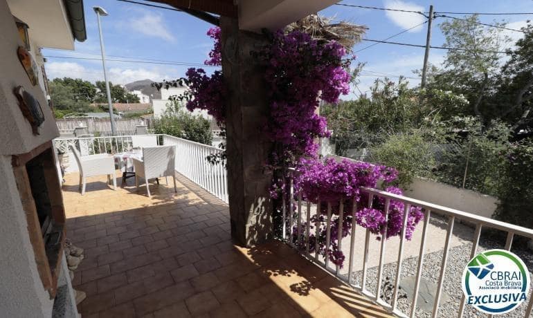 2 bedroom Villa for sale in Roses with garage - € 350,000 (Ref: 9502207)