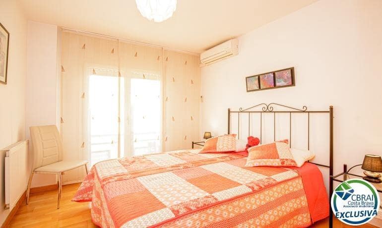 3 bedroom Flat for sale in Figueres with garage - € 185,000 (Ref: 9508808)