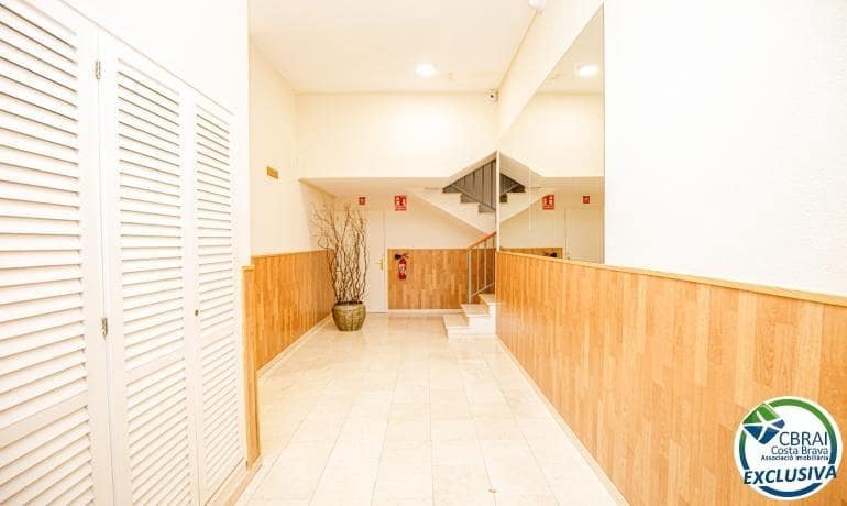 3 bedroom Flat for sale in Figueres with garage - € 185,000 (Ref: 9508808)