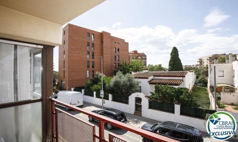 3 bedroom Apartment for sale in Figueres - € 144,000 (Ref: 9516007)