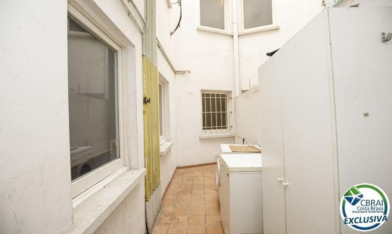 3 bedroom Apartment for sale in Figueres - € 144,000 (Ref: 9516007)