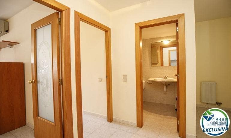 3 bedroom Apartment for sale in Figueres - € 144,000 (Ref: 9516007)