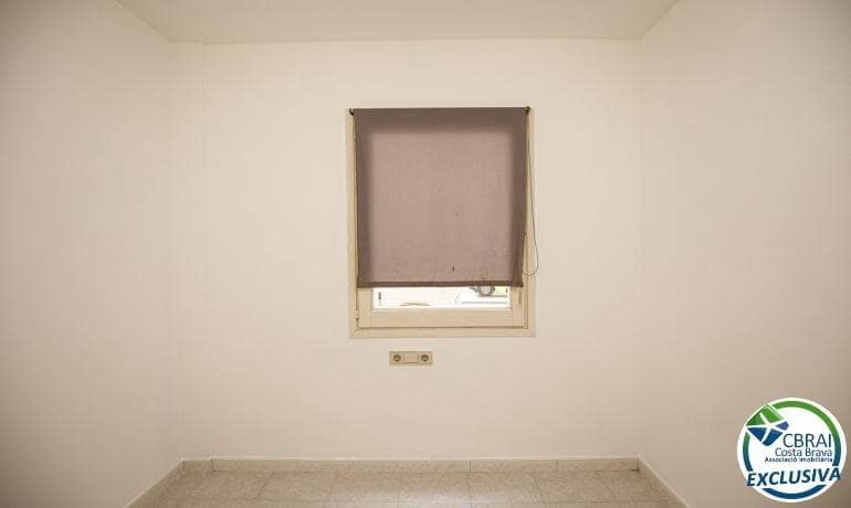 3 bedroom Apartment for sale in Figueres - € 144,000 (Ref: 9516007)