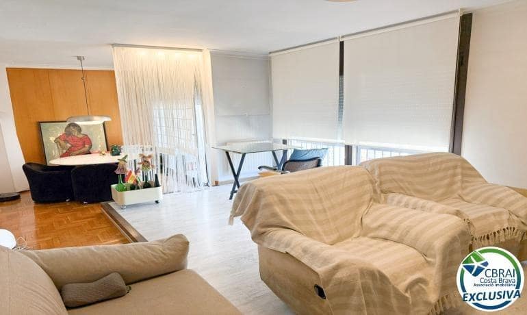 4 bedroom Apartment for sale in Figueres - € 210,000 (Ref: 9516008)