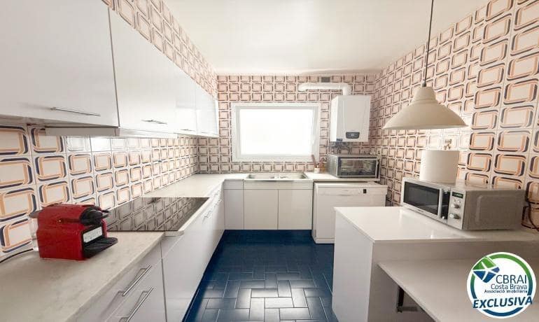 4 bedroom Apartment for sale in Figueres - € 210,000 (Ref: 9516008)