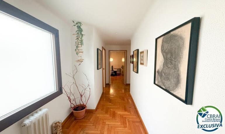 4 bedroom Apartment for sale in Figueres - € 210,000 (Ref: 9516008)