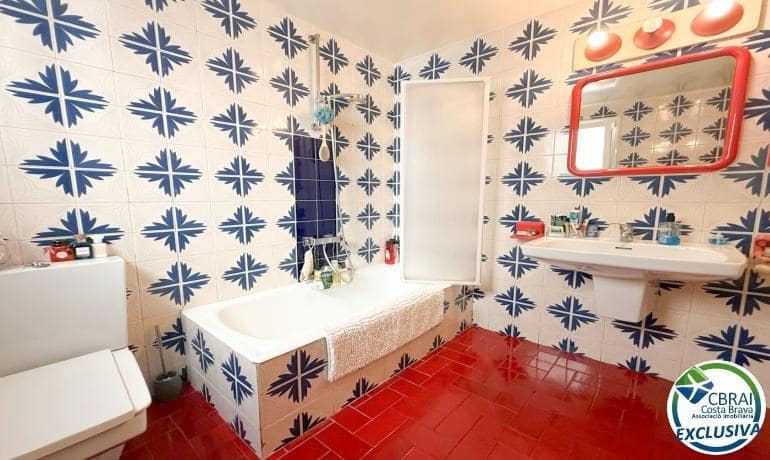 4 bedroom Apartment for sale in Figueres - € 210,000 (Ref: 9516008)