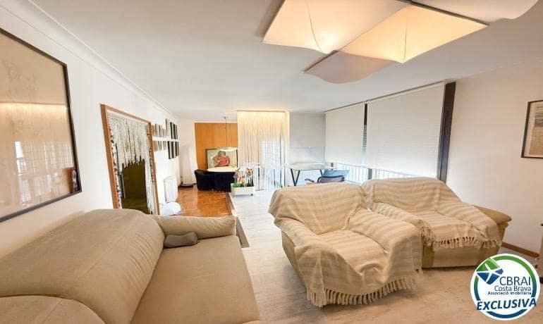 4 bedroom Apartment for sale in Figueres - € 210,000 (Ref: 9516008)