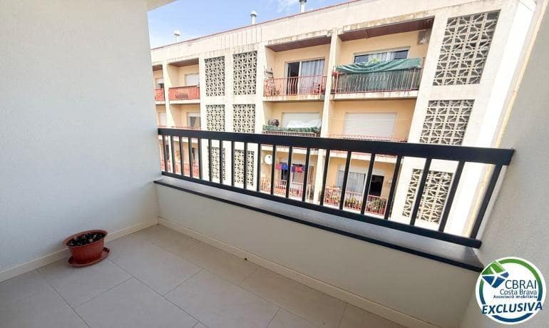 4 bedroom Apartment for sale in Figueres - € 210,000 (Ref: 9516008)
