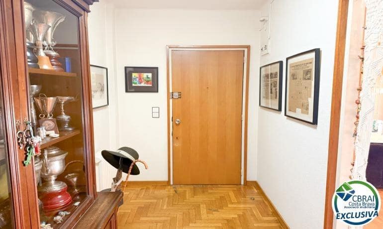 4 bedroom Apartment for sale in Figueres - € 210,000 (Ref: 9516008)