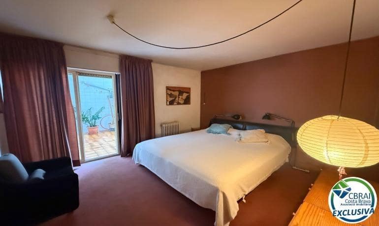 4 bedroom Apartment for sale in Figueres - € 210,000 (Ref: 9516008)