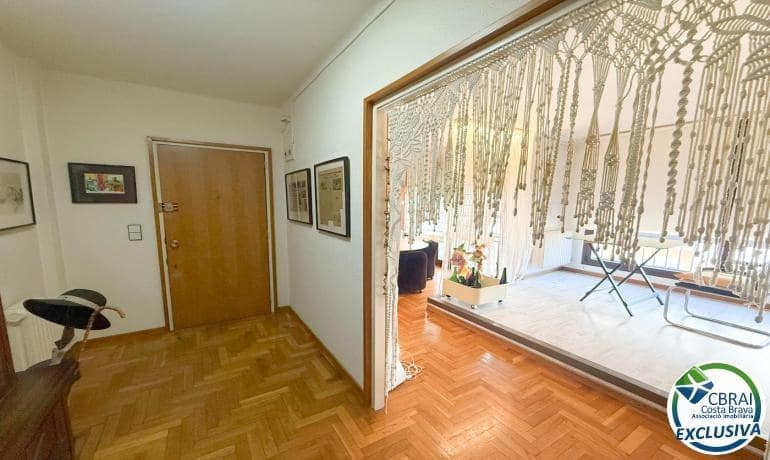 4 bedroom Apartment for sale in Figueres - € 210,000 (Ref: 9516008)