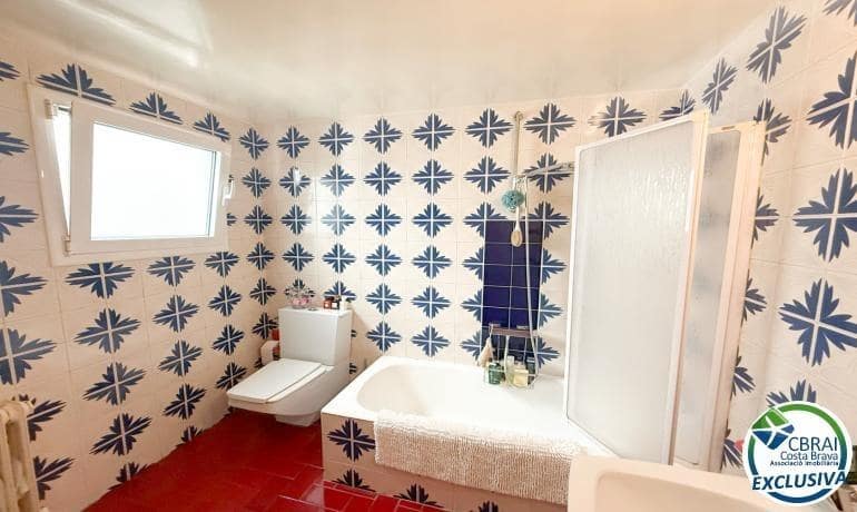 4 bedroom Apartment for sale in Figueres - € 210,000 (Ref: 9516008)