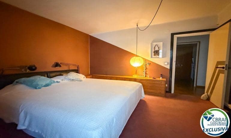 4 bedroom Apartment for sale in Figueres - € 210,000 (Ref: 9516008)