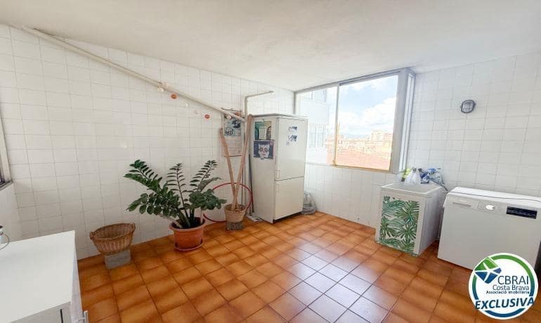4 bedroom Apartment for sale in Figueres - € 210,000 (Ref: 9516008)