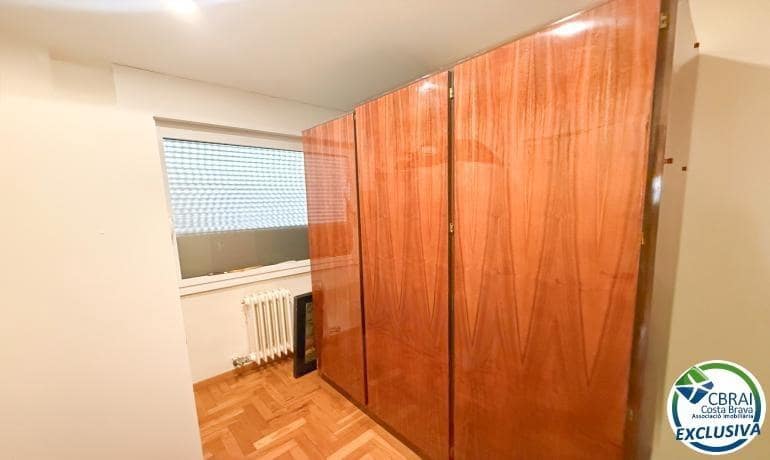 4 bedroom Apartment for sale in Figueres - € 210,000 (Ref: 9516008)