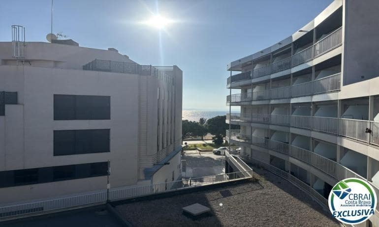 1 bedroom Apartment for sale in Roses - € 215,000 (Ref: 9520814)