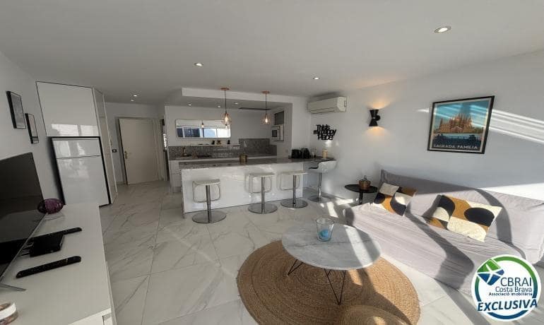 1 bedroom Apartment for sale in Roses - € 215,000 (Ref: 9520814)