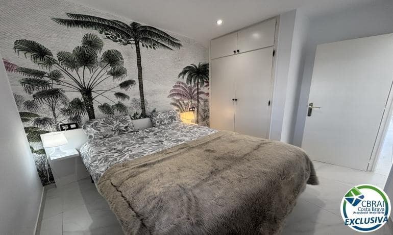 1 bedroom Apartment for sale in Roses - € 215,000 (Ref: 9520814)